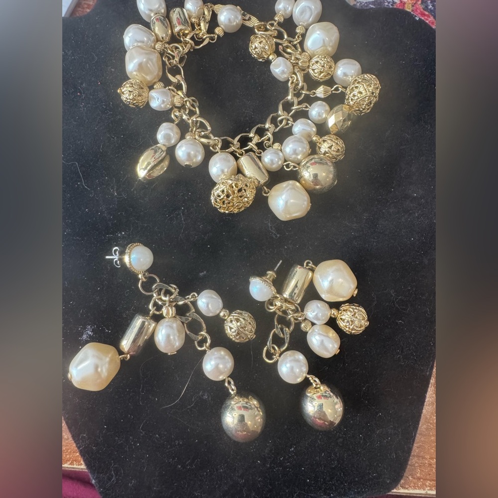 Elegant Gold and Pearl Bracelet and Earrings Set
